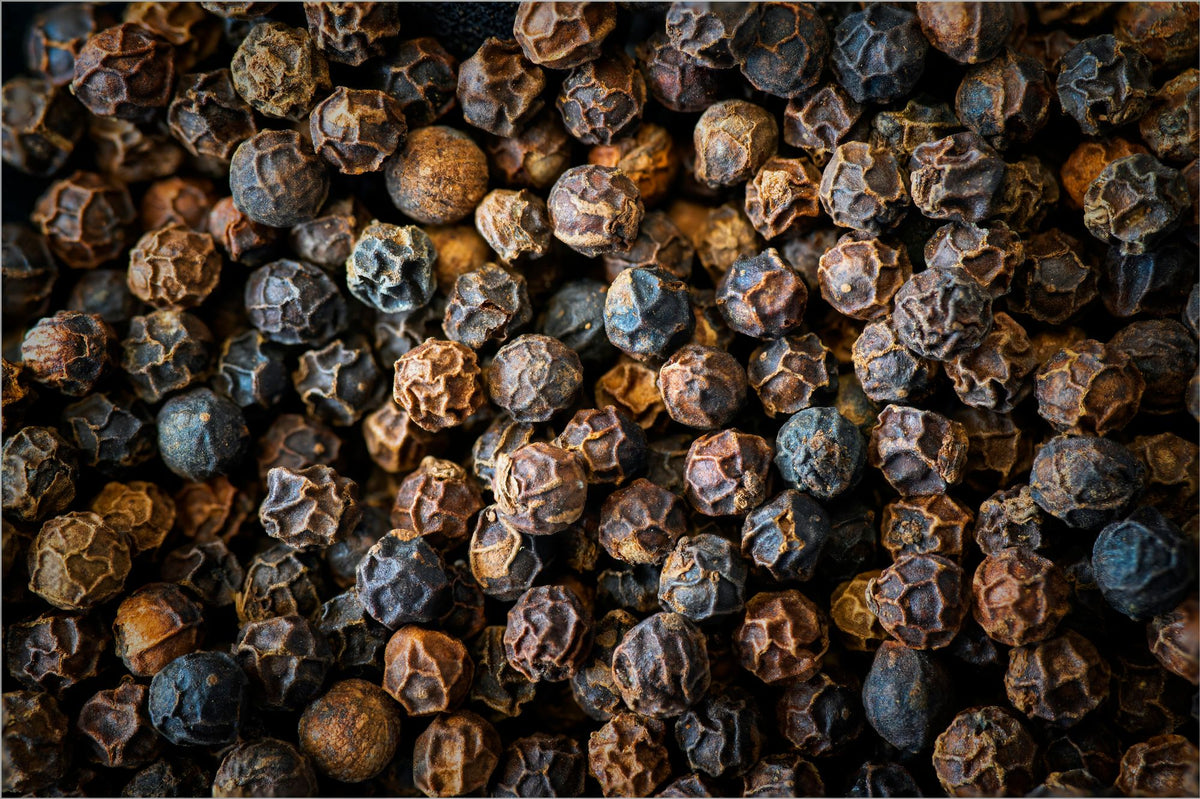 Whole black peppercorns, the natural source of piperine for better absorption