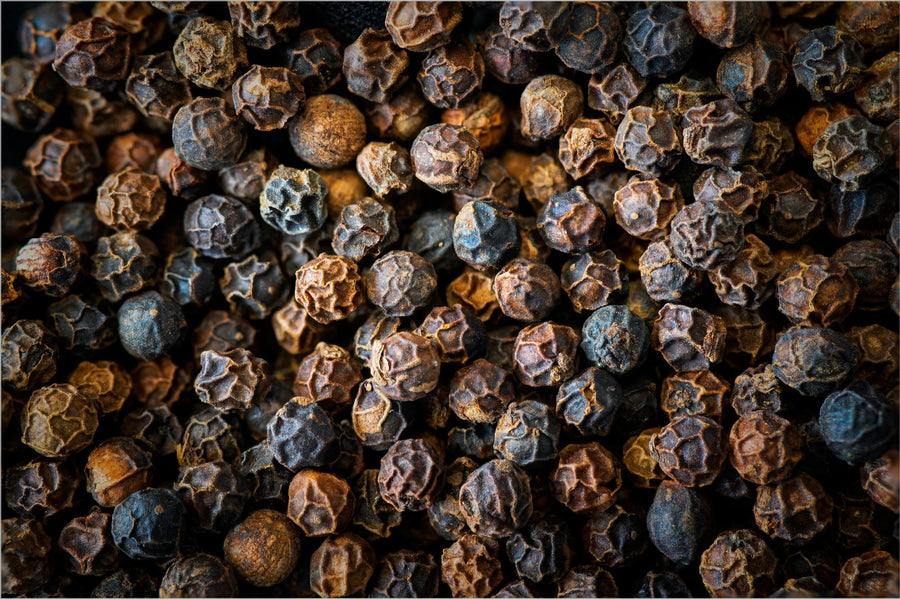 Whole black peppercorns, the natural source of piperine for better absorption